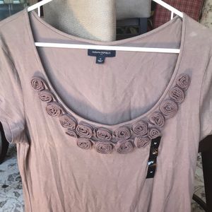 BRAND NEW WITH TAGS!Ladies Banana Republic Tshirt